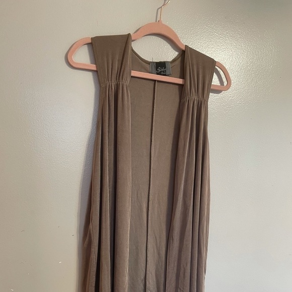 SLINKY Brand Sleeveless Cardigan - Picture 2 of 12
